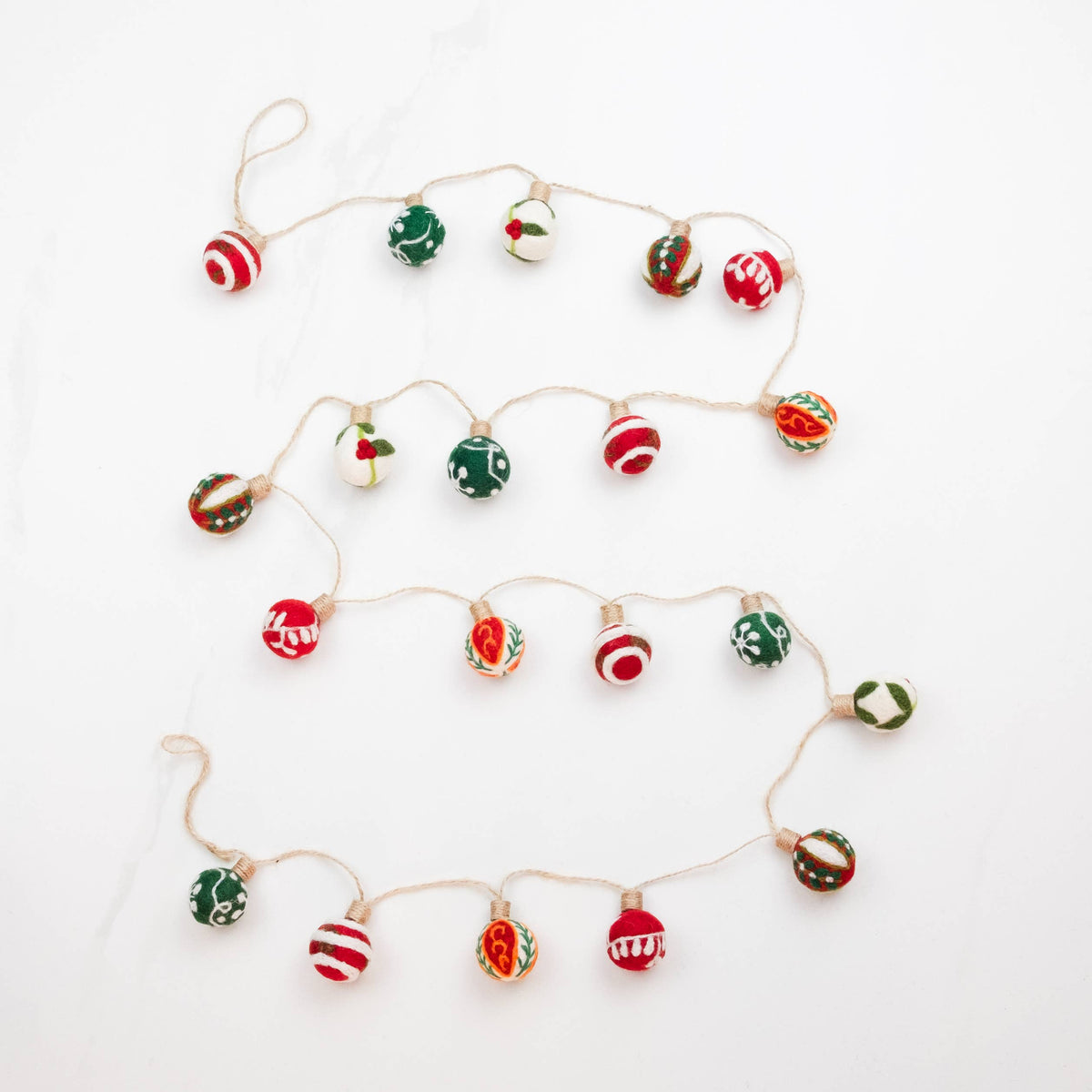 Guirlande - Décor de Noël - Boule de Noël brodée
