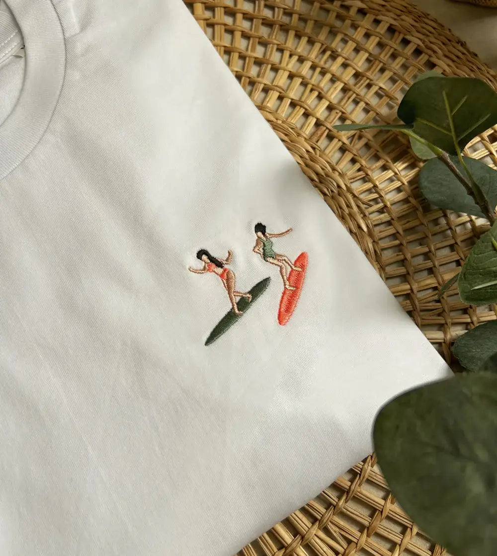 T-shirt brodé - Surfing Girl: Blanc / S