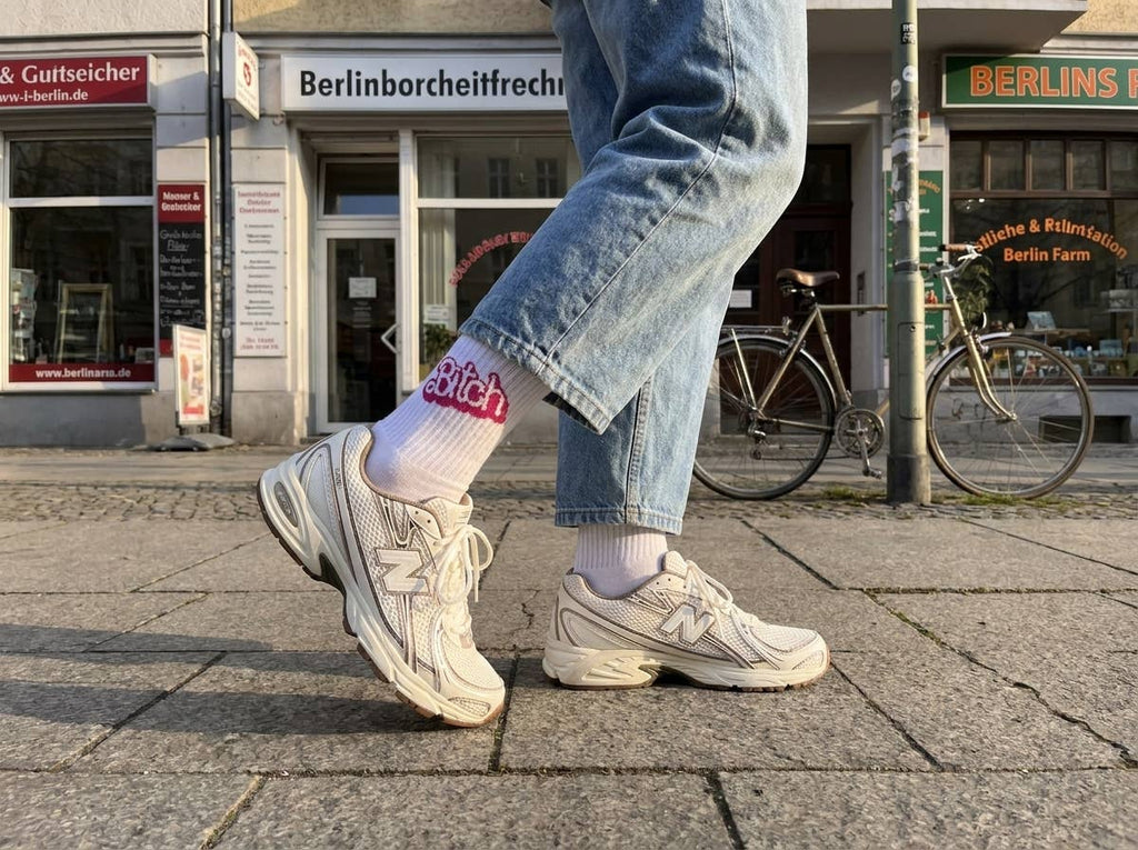 Chaussettes à message « 90s Bitch » — Cadeau pour enterrement de vie de jeune fille: Salope des années 90 / 37-43