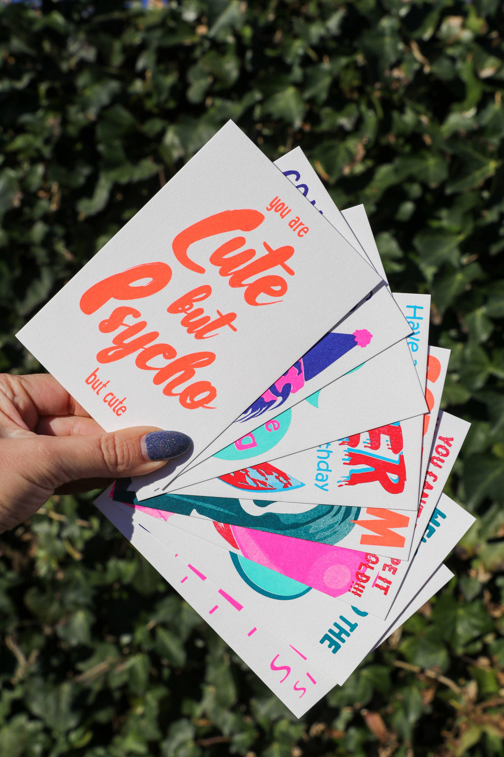 Carte postale risographie néon « Cute but Psycho but Cute »