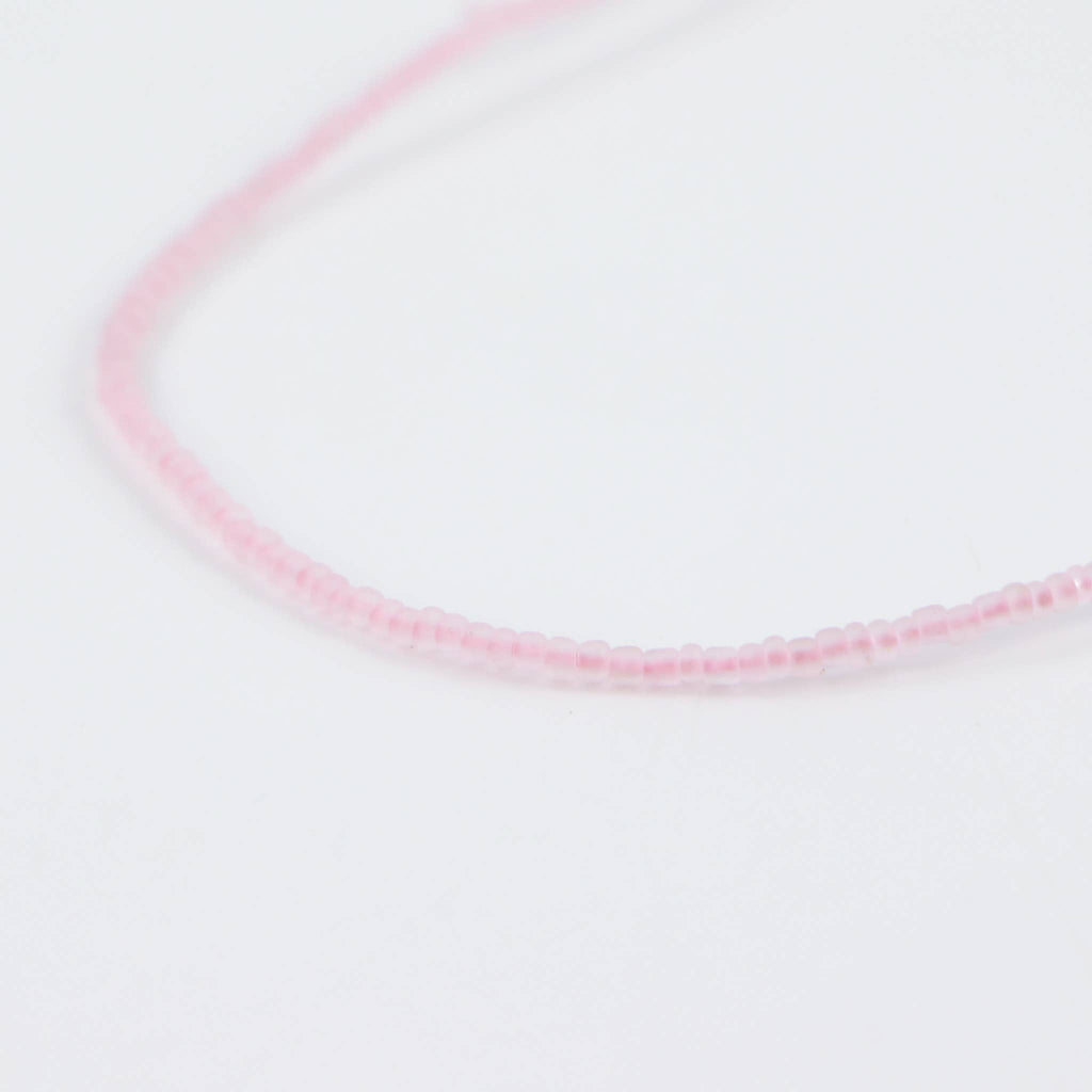 Ka'anapali — collier perlé en verre dépoli, ras-du-cou réglable: Bleu Clair