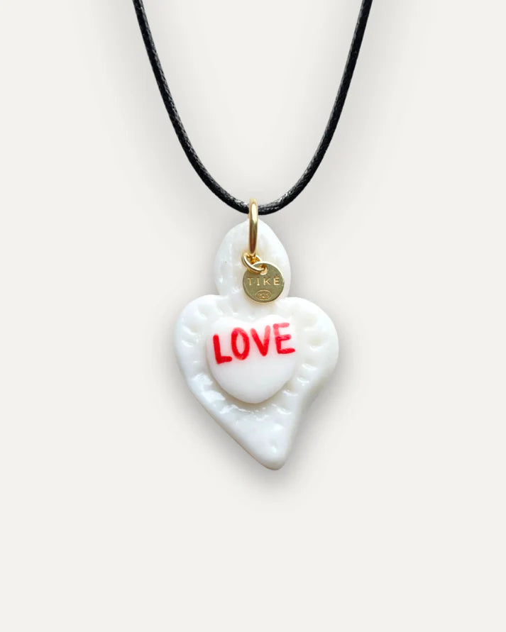 Pendentif en porcelaine Coeur blanc et rouge Love