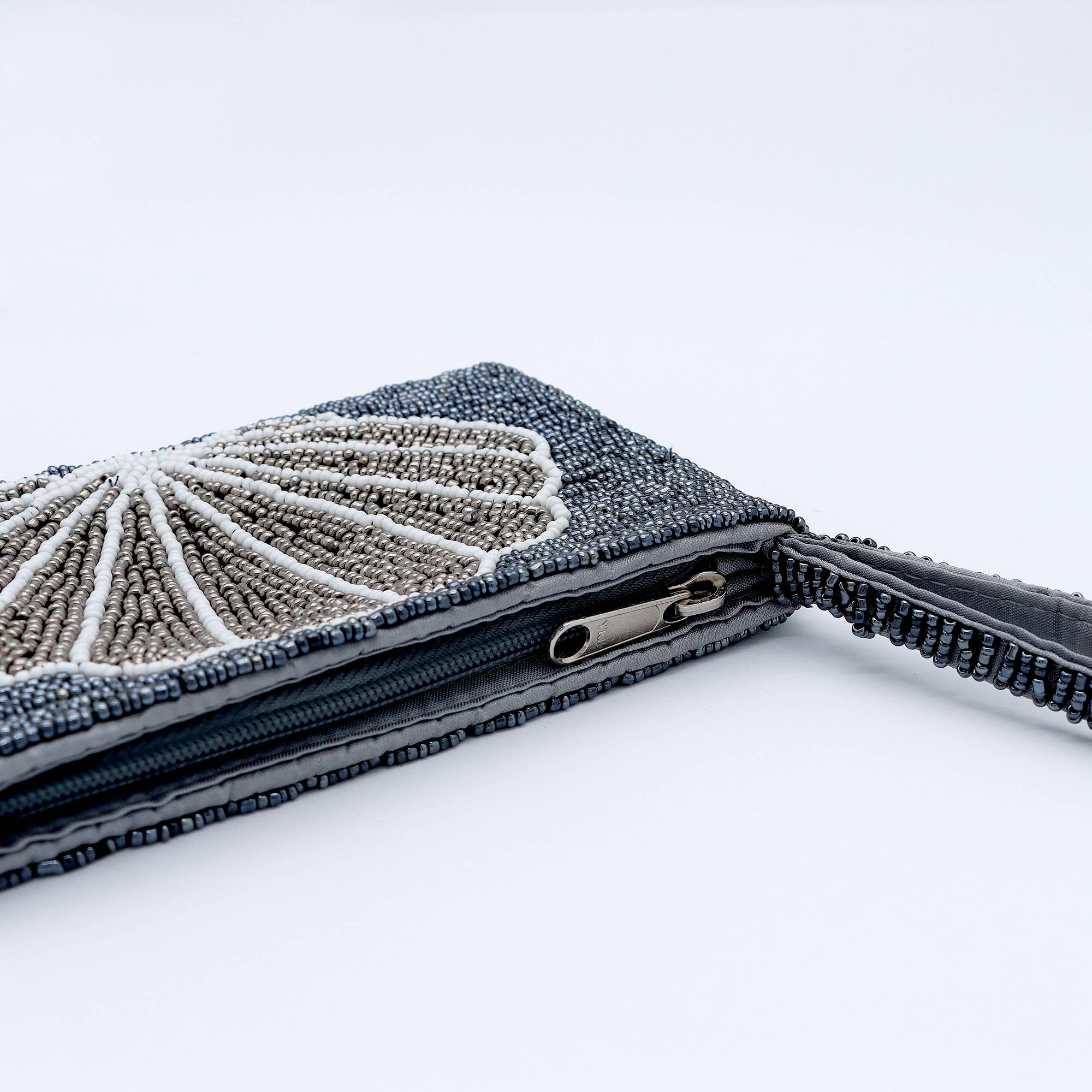 Petite pochette tropicale perlée: Black