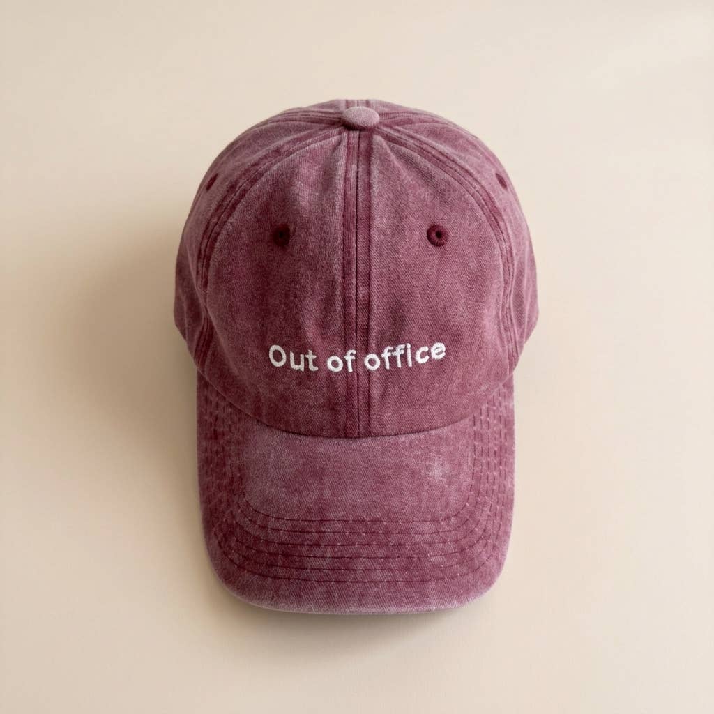 Casquette rose brodée « Hors du bureau »: Black/Gray