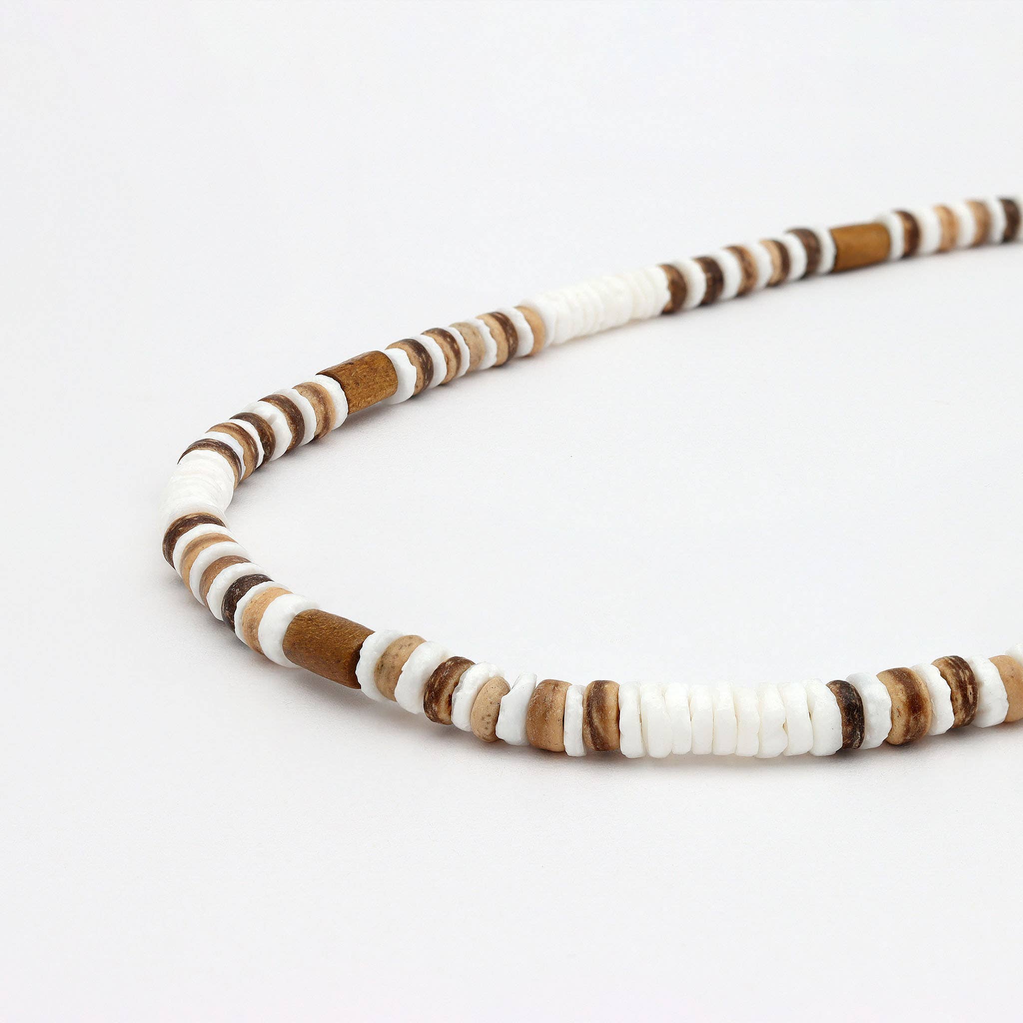 Collier en perles de bois Nusa Lembongan, ras-de-cou de surf pour hommes: Bois et naturel