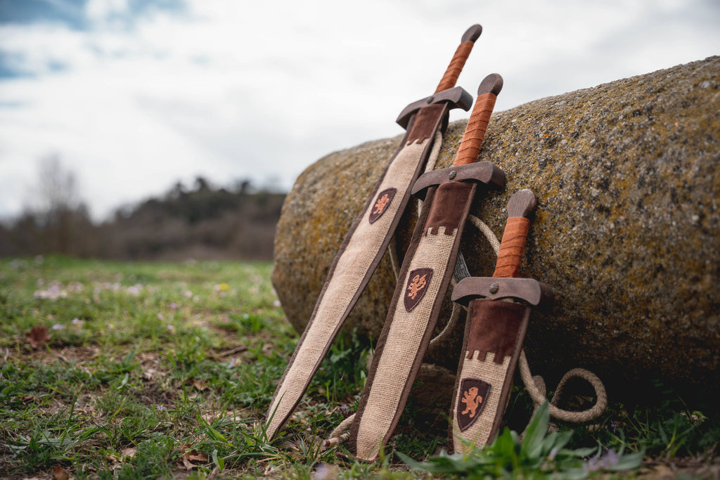 Épée en bois de hêtre rustique 50 cm avec étui en jute - ST397F