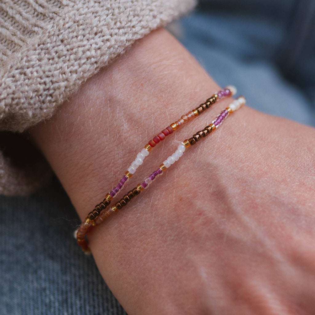 Collection « Été éternel » de bracelets dorés à perles: Violet & Marron