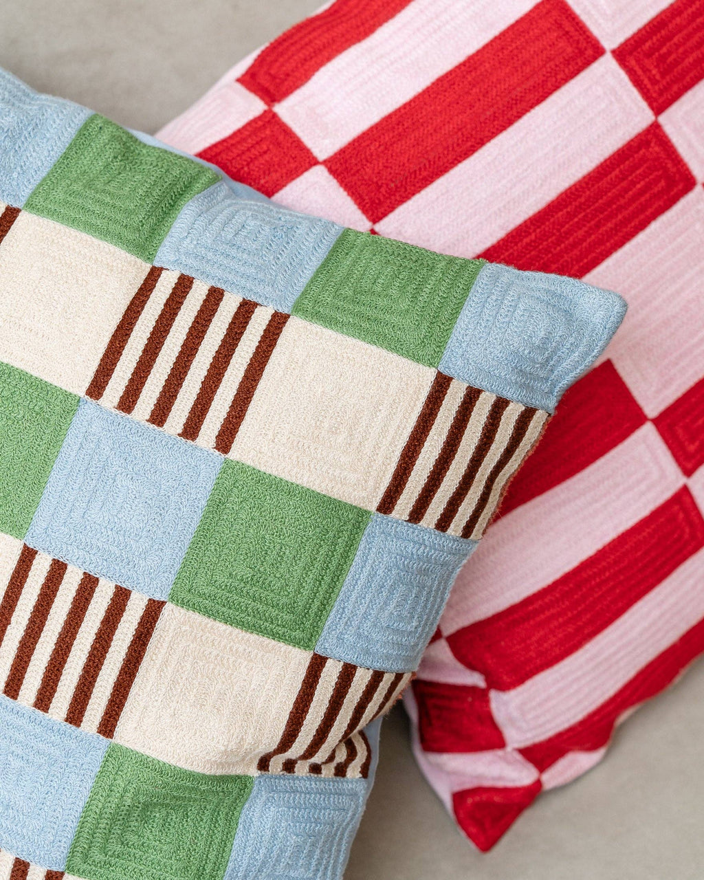 Coussin de terrain de jeu avec motif rayé ludique
