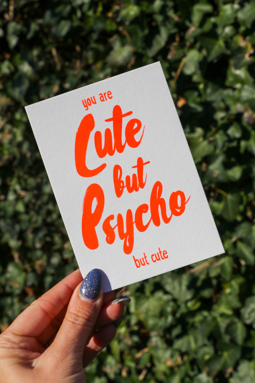 Carte postale risographie néon « Cute but Psycho but Cute »