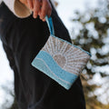 Petite pochette perlée Sunrise: Bleu