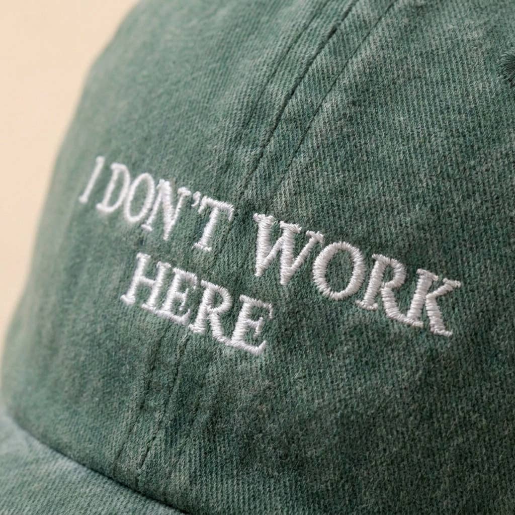 Casquette brodée bordeaux « Je ne travaille pas ici, désolé »: Burgundy