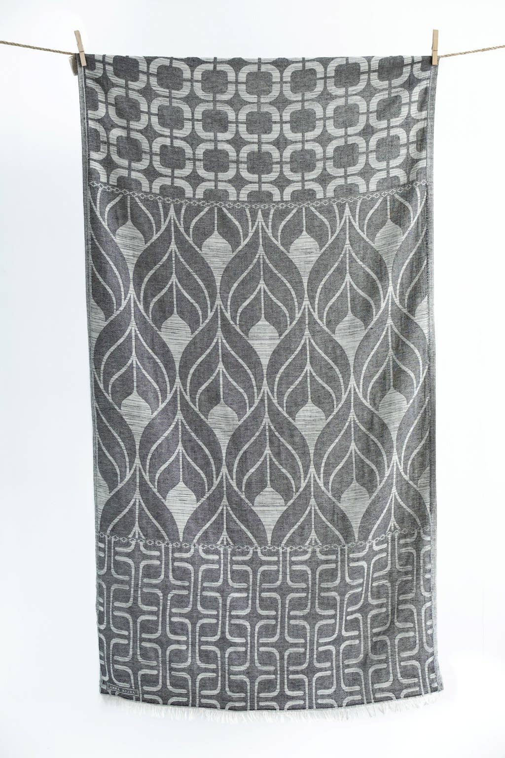 Serviette de plage Kissamos noire en coton 100%