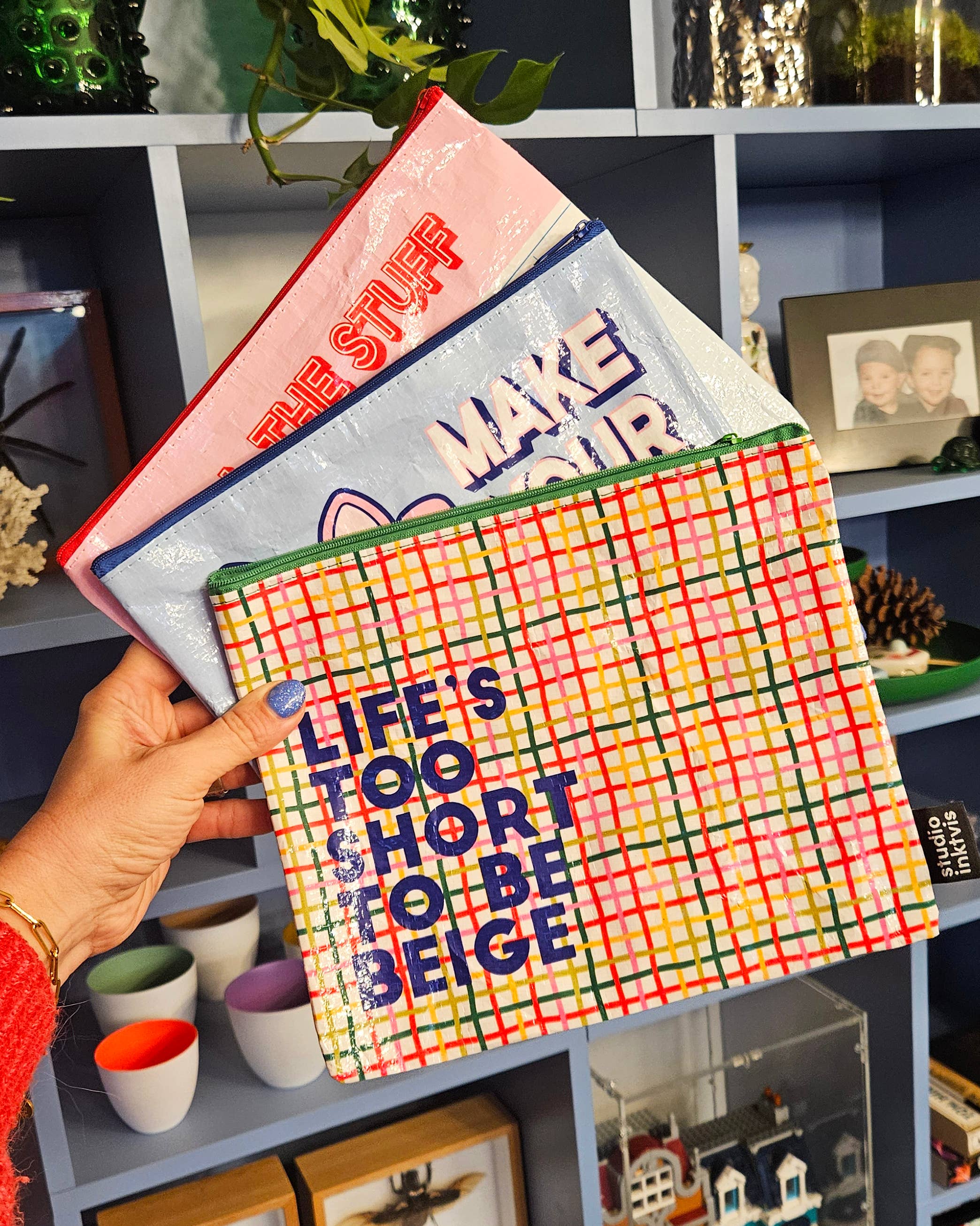 Grande pochette Tout Le Bazar Que J'Essaie fabriquée en plastique recyclé