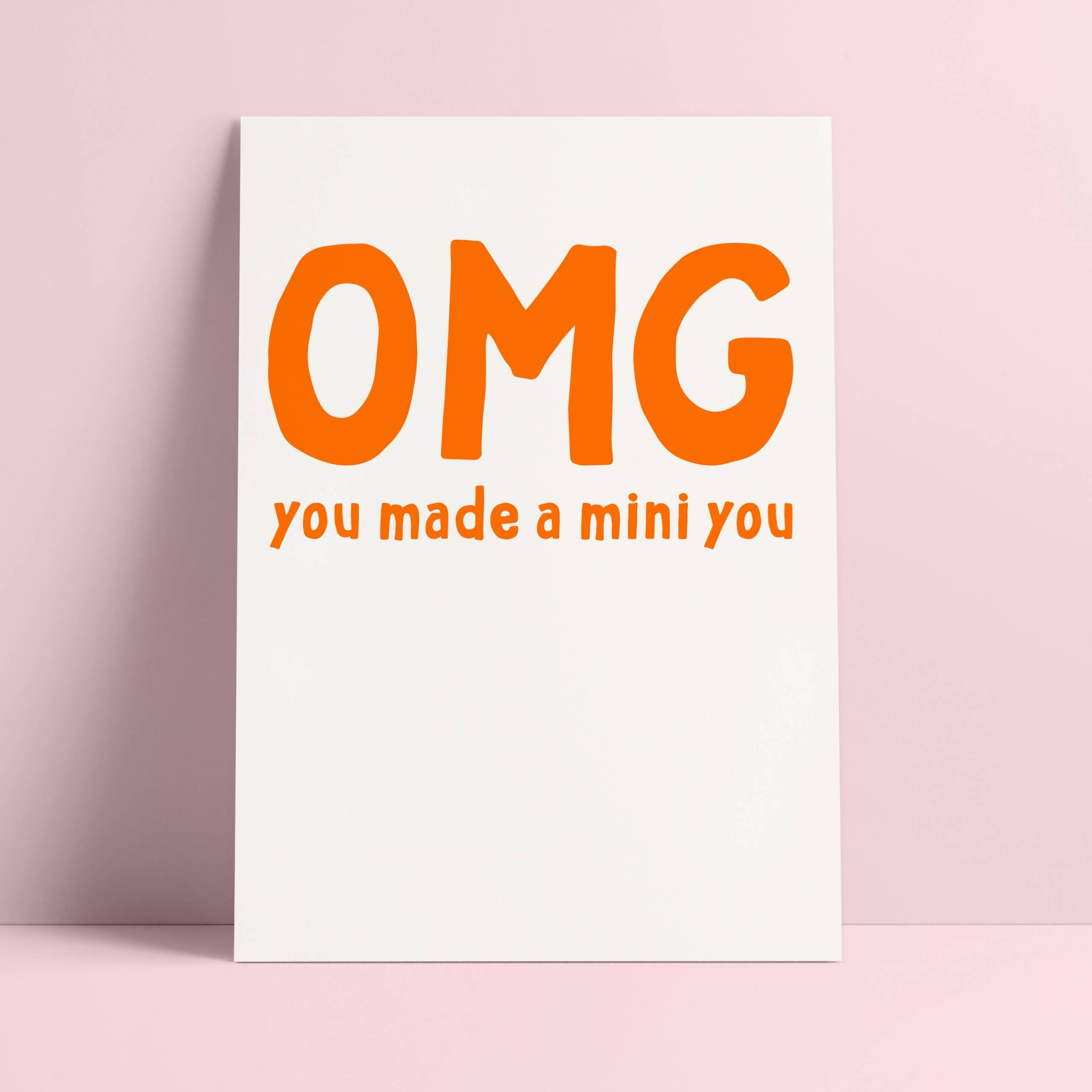 Carte postale néon orange « OMG you made a mini you »