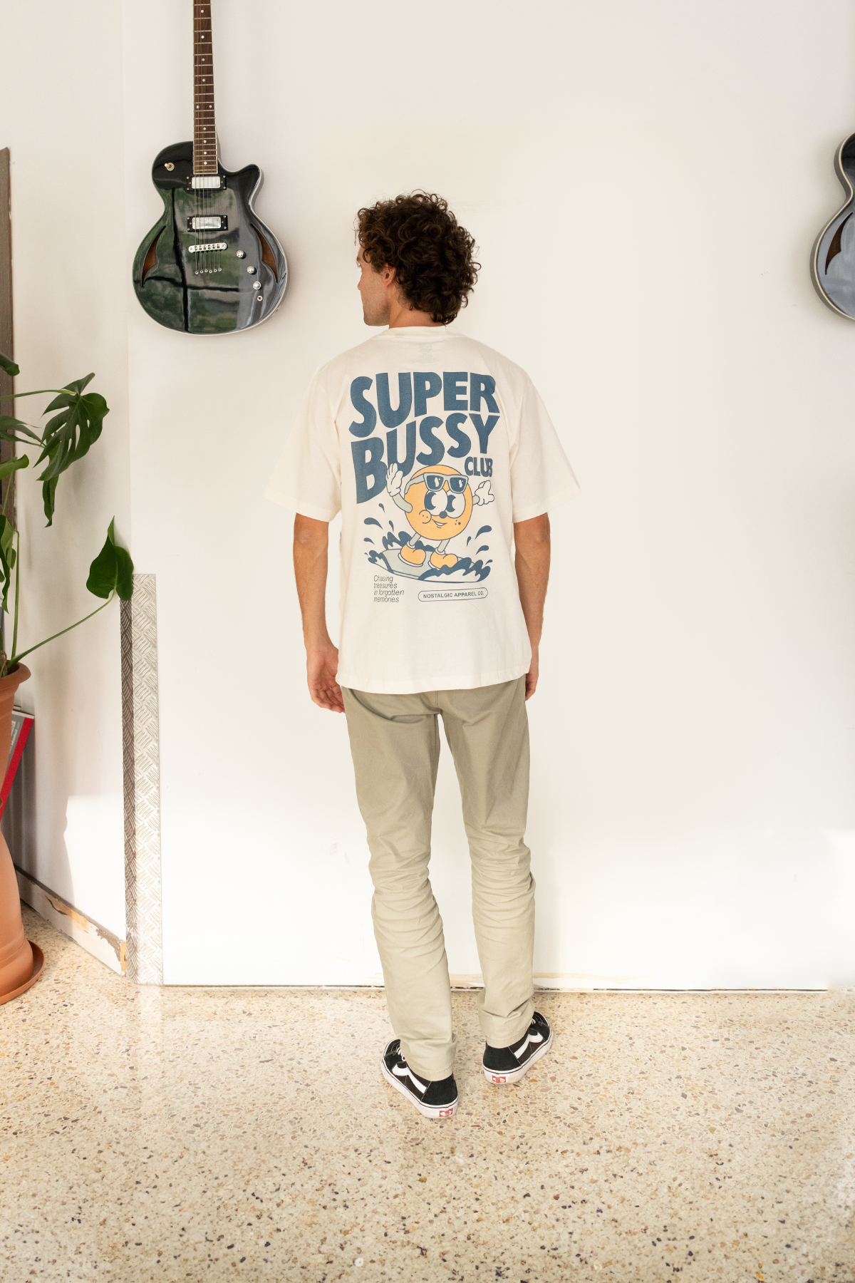 T-shirt unisexe blanc cassé « Super Bussy Club »  | M / Oversize