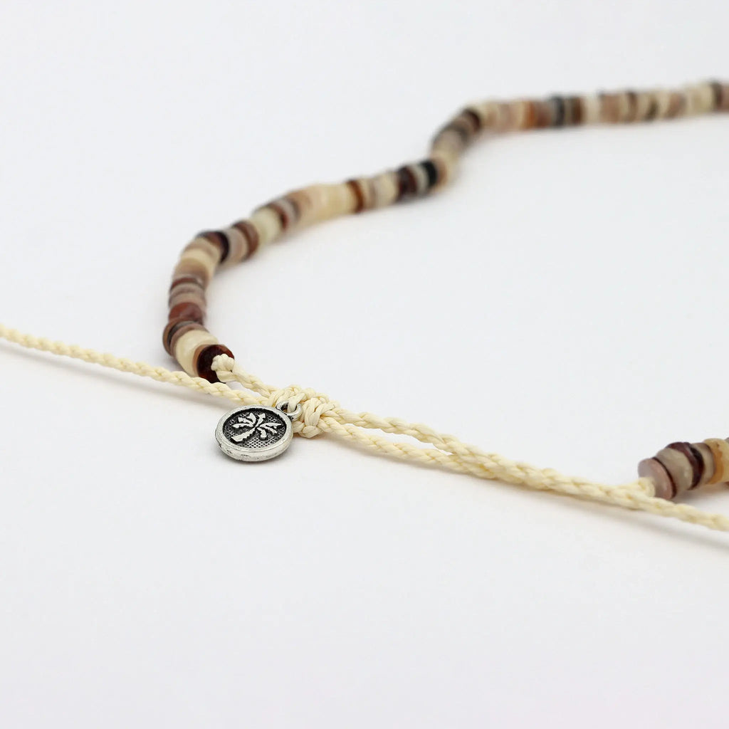 Collier perlé naturel Pakui, ras-de-cou surf pour hommes: Tons gris
