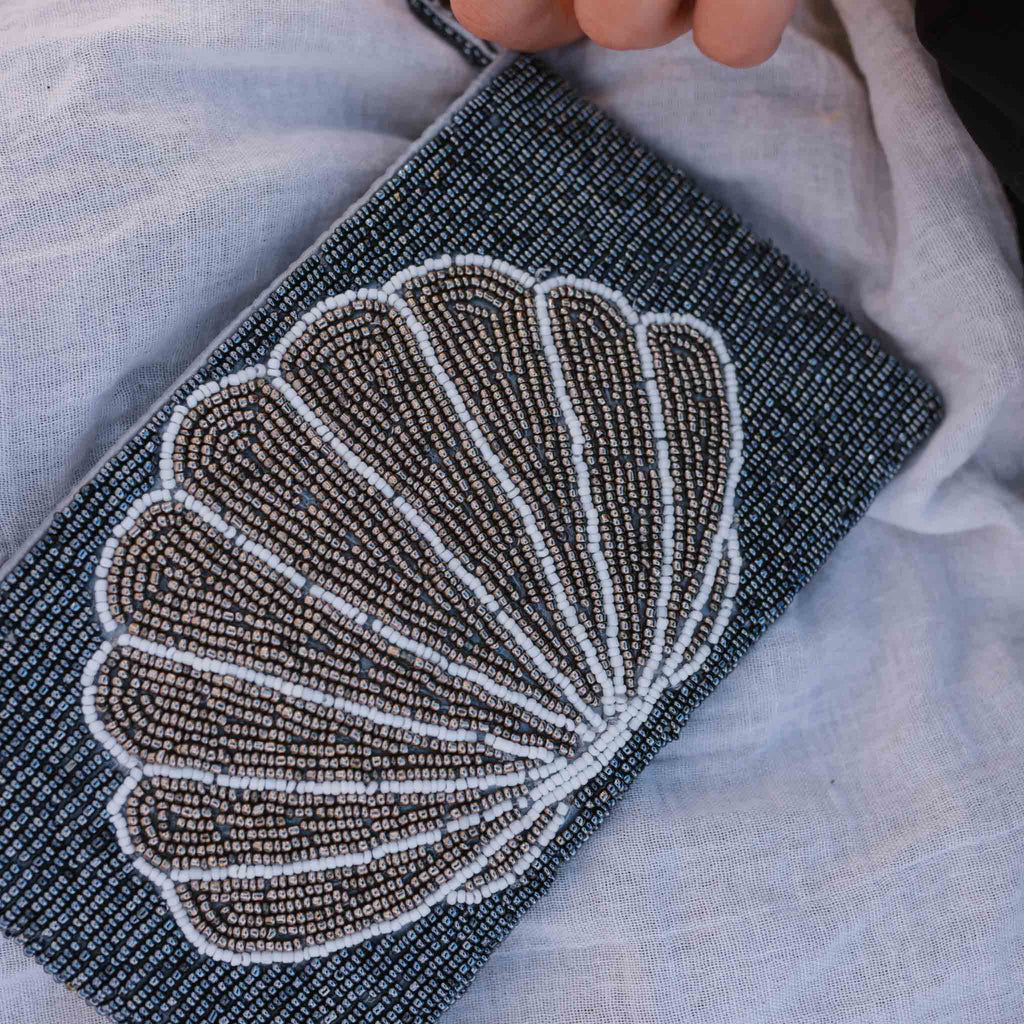 Grande pochette tropicale perlée, sac de plage artisanal en perles: Noir