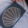 Grande pochette tropicale perlée, sac de plage artisanal en perles: Noir