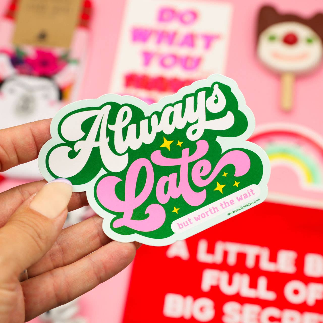 Sticker « Always Late but worth the wait » - autocollant vinyle original