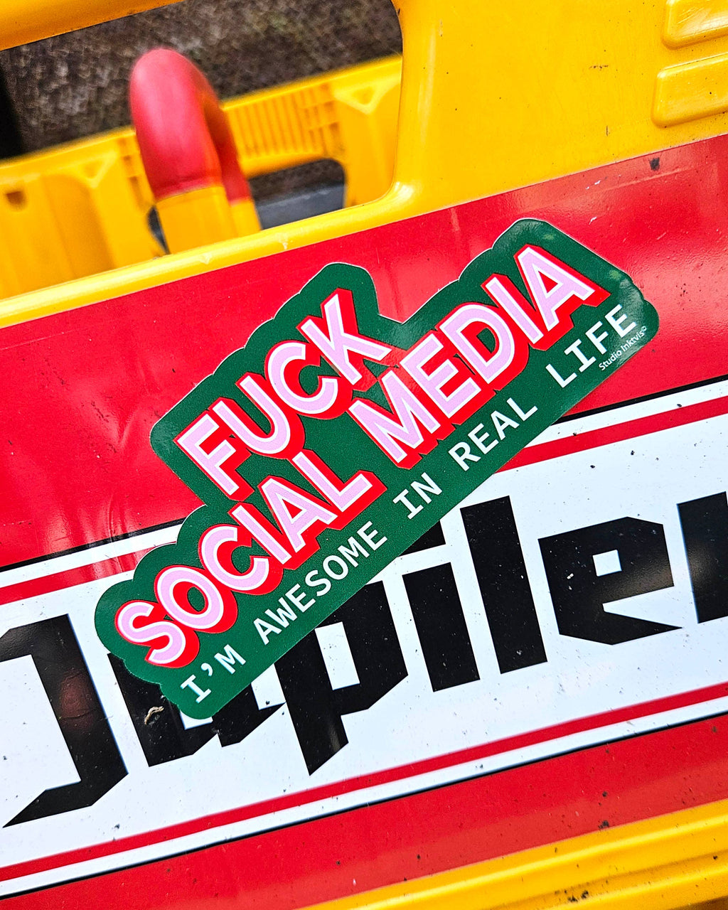 Autocollant Fuck les réseaux sociaux Je suis génial dans la vraie vie