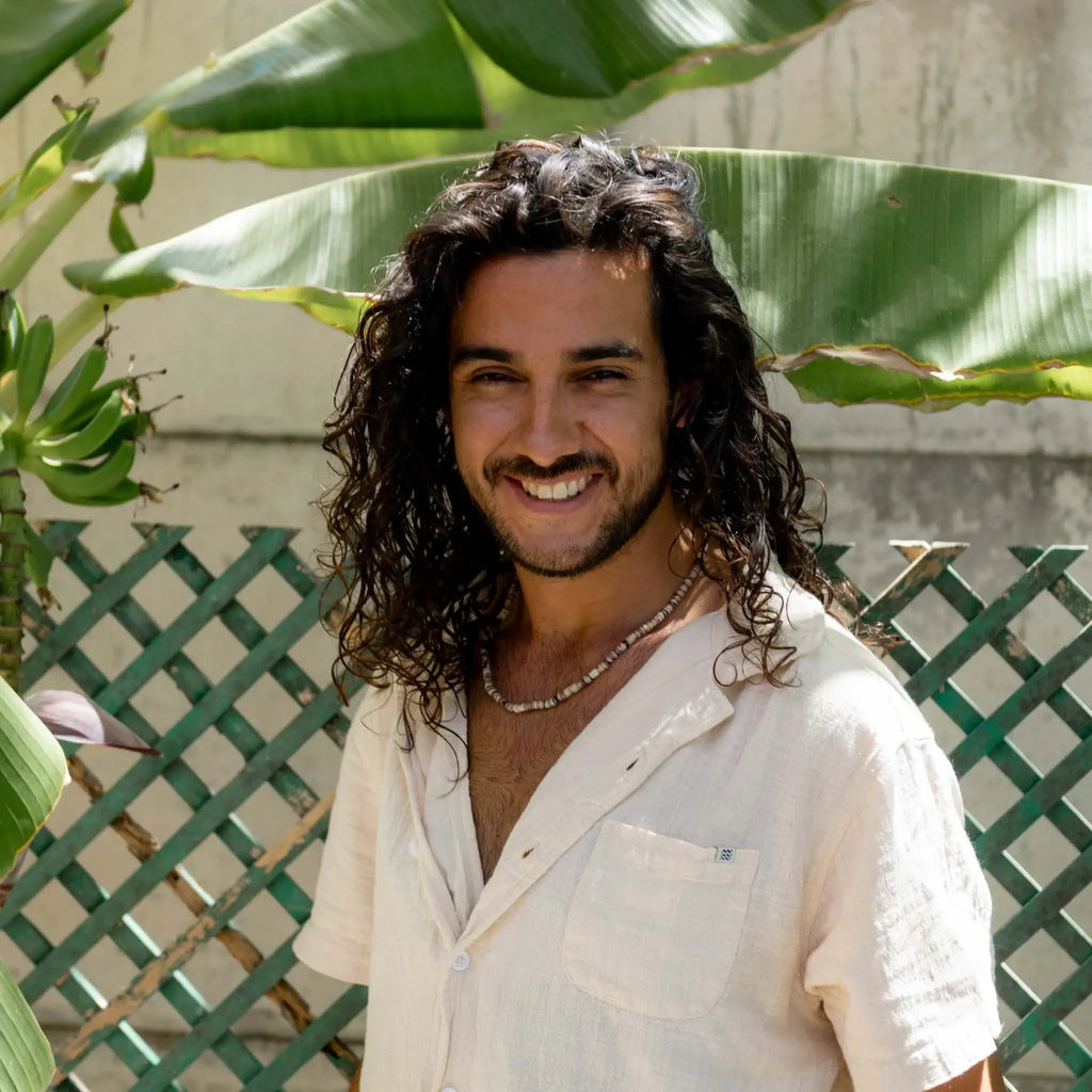 Collier perlé naturel Pakui, ras-de-cou surf pour hommes: Tons gris
