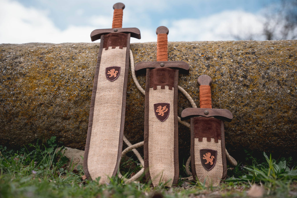 Épée en bois de hêtre rustique 50 cm avec étui en jute - ST397F