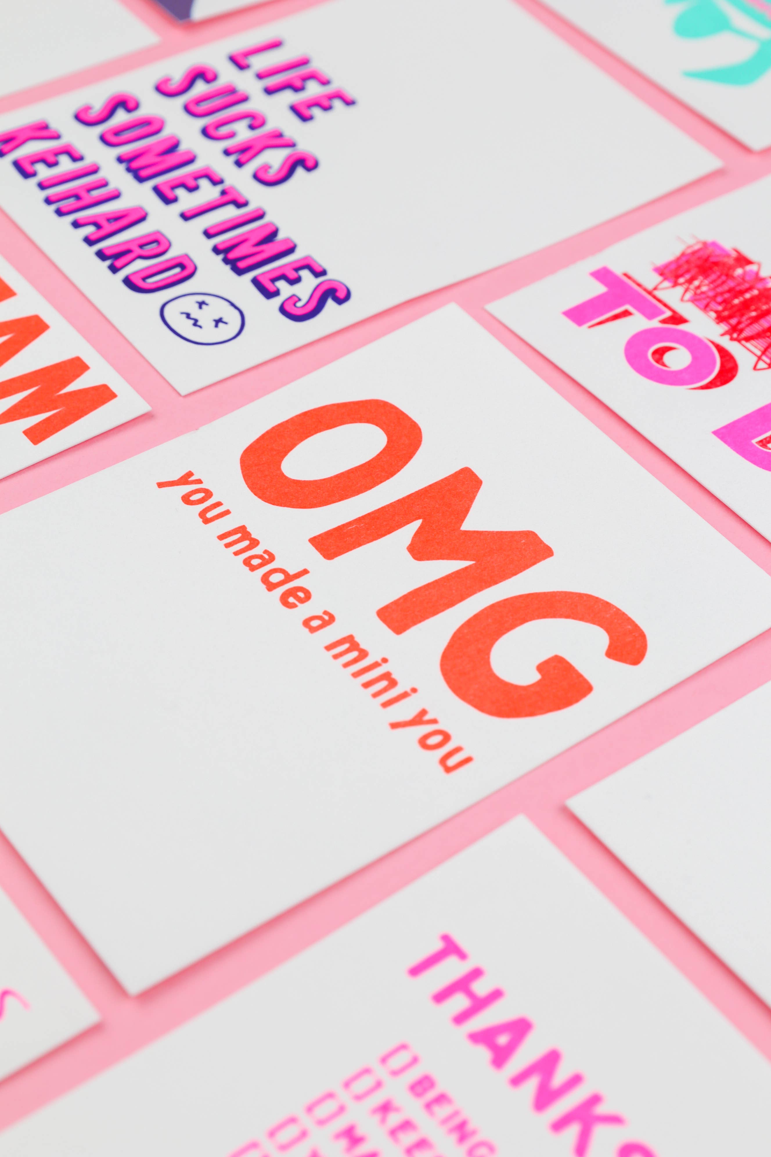 Carte postale néon orange « OMG you made a mini you »