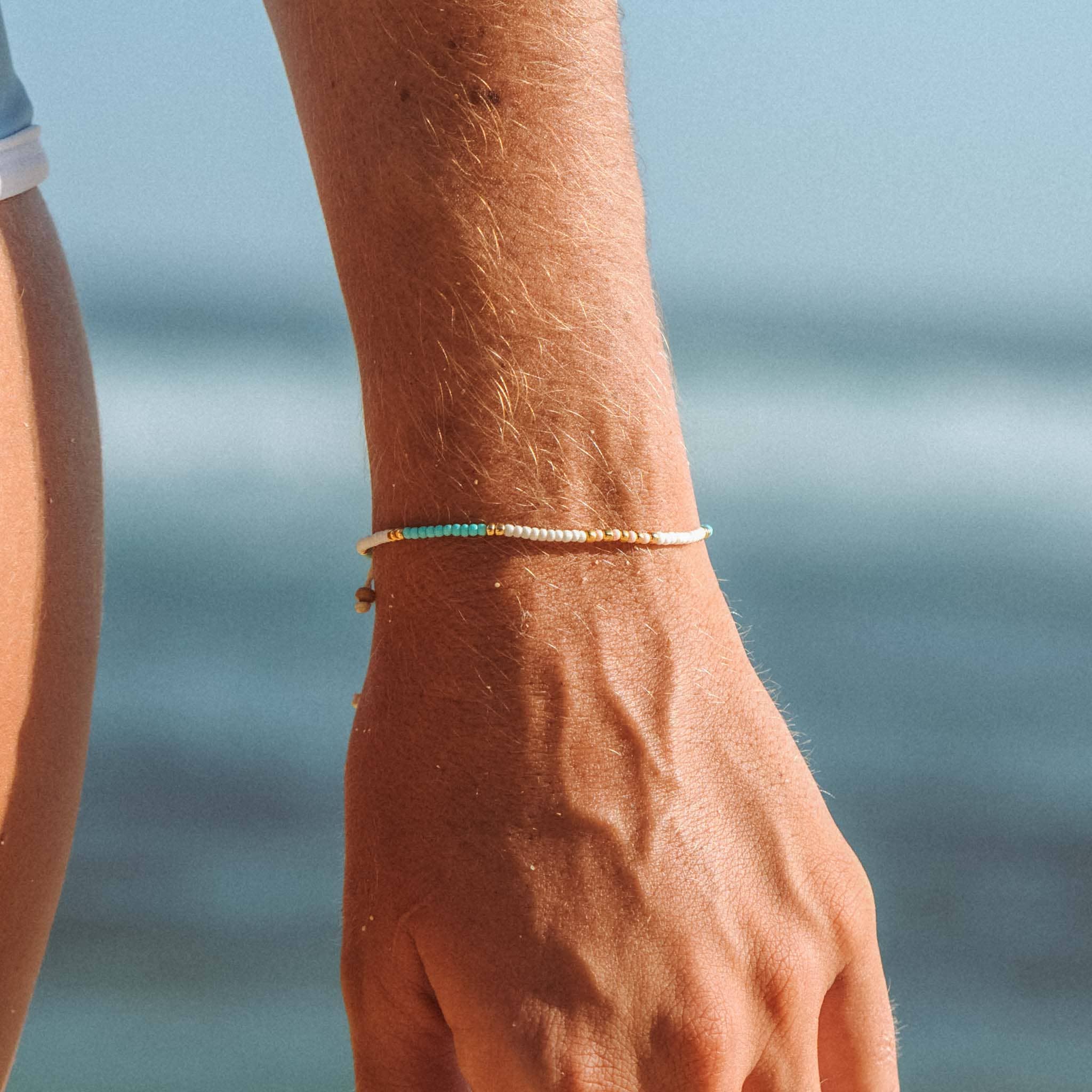Gembira Bracelet surf perlé, bijou empilable et réglable