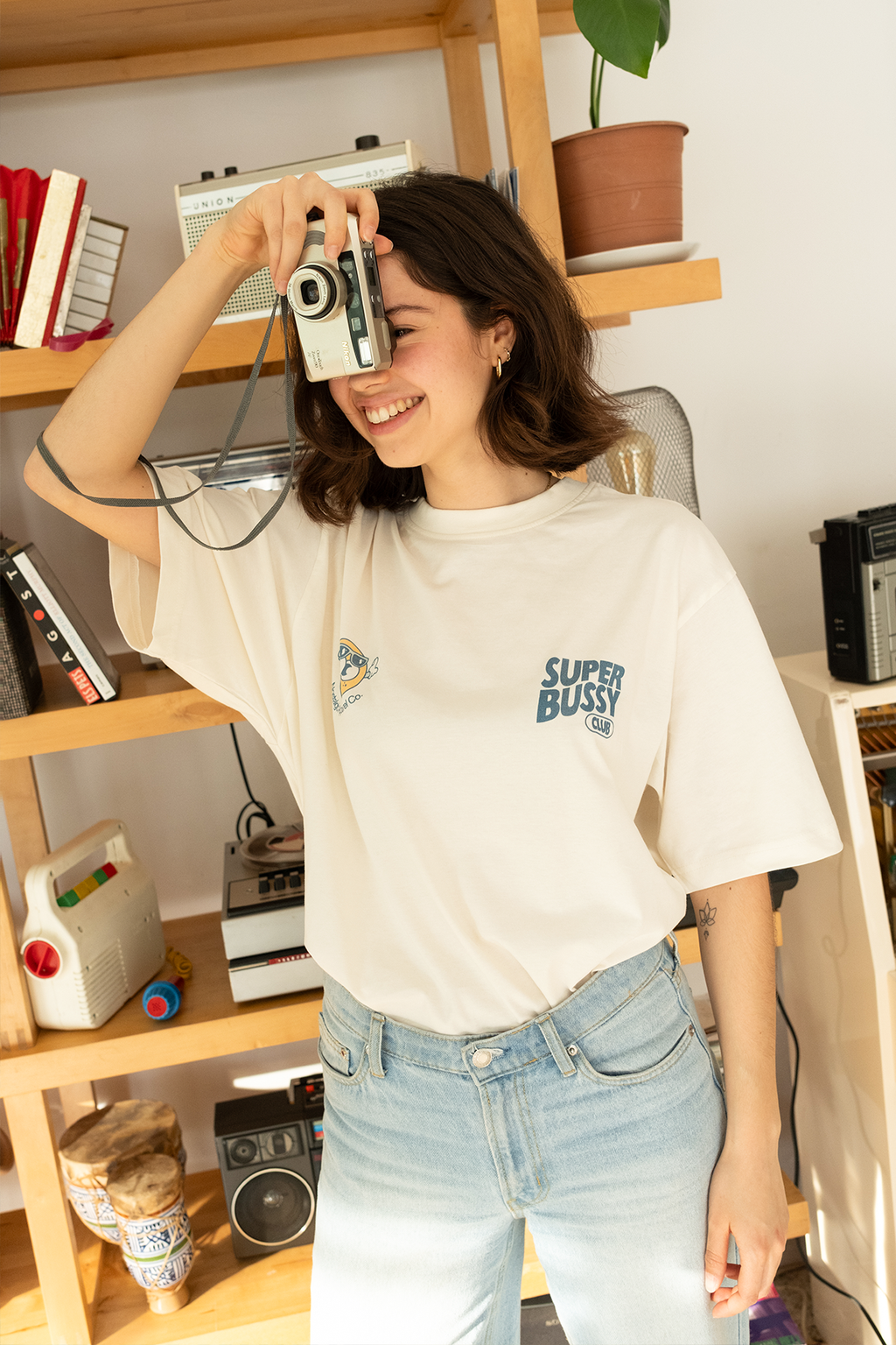 T-shirt unisexe blanc cassé « Super Bussy Club »  | M / Oversize