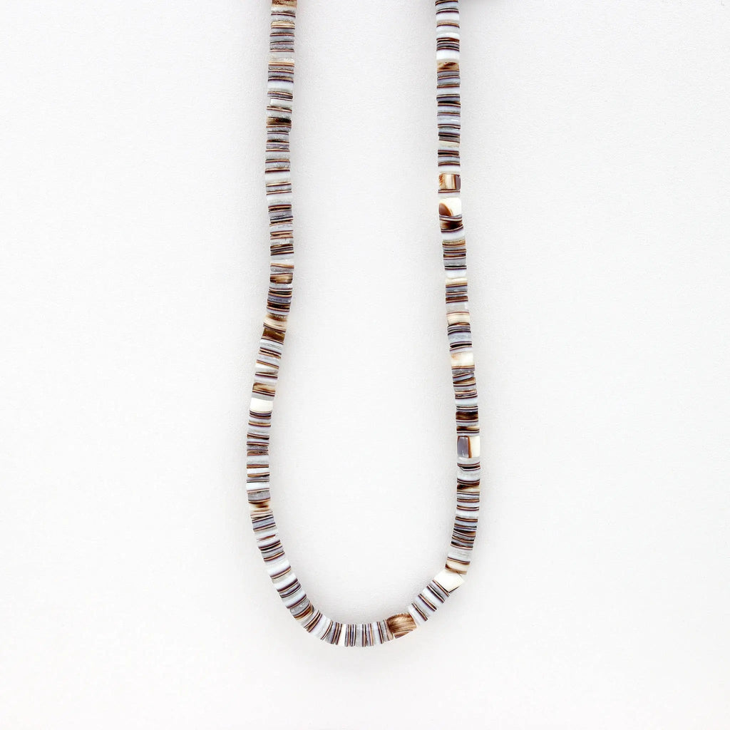Collier perlé naturel Pakui, ras-de-cou surf pour hommes: Tons gris