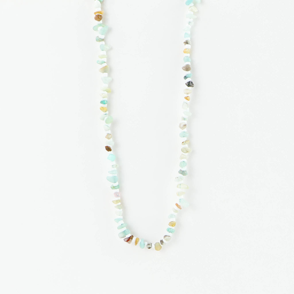Collier Dunes en perles de pierre, ras-de-cou surf à perles réglable: Blues légers