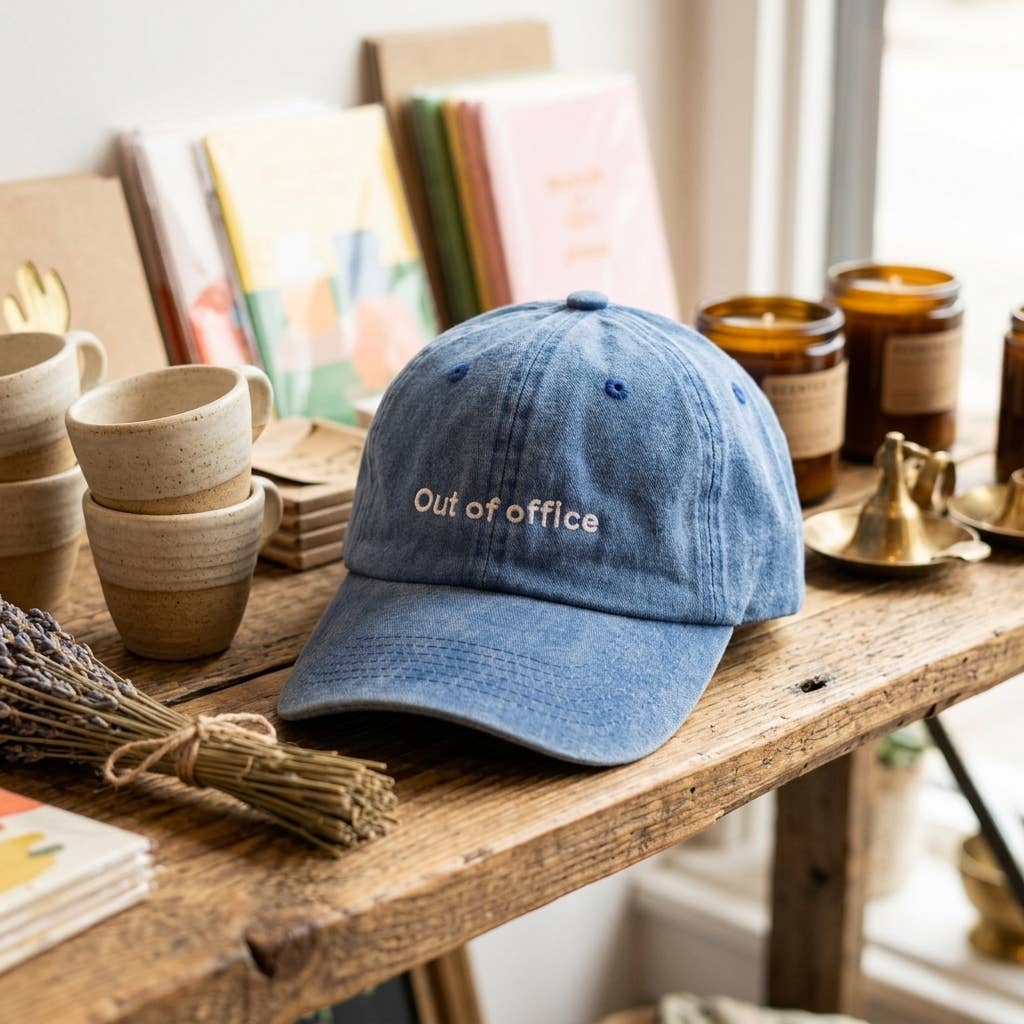 Casquette rose brodée « Hors du bureau »: Black/Gray