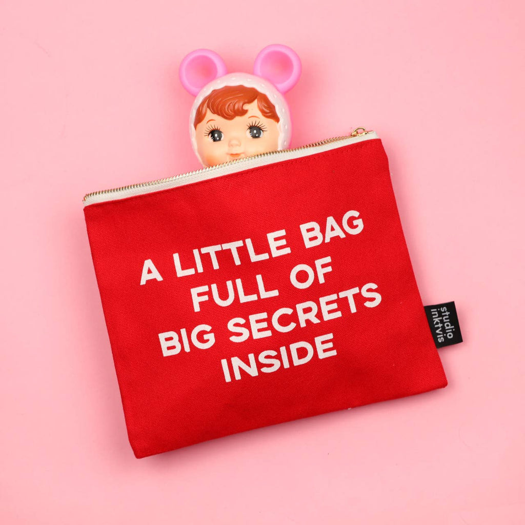 Trousse maquillage rouge « A LITTLE BAG FULL OF BIG SECRETS »