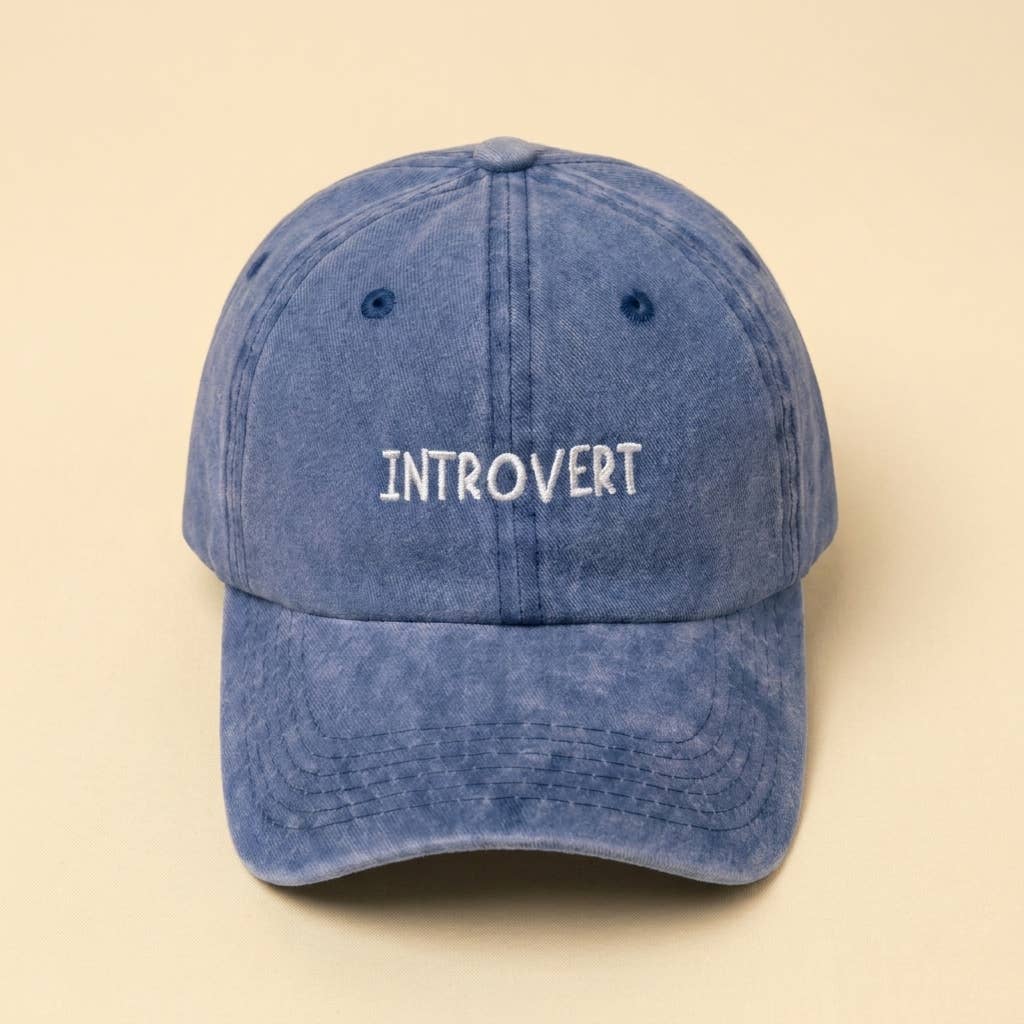 Casquette brodée rose et rouge avec slogan «Introvert» — cadeau original: Burgundy/Red