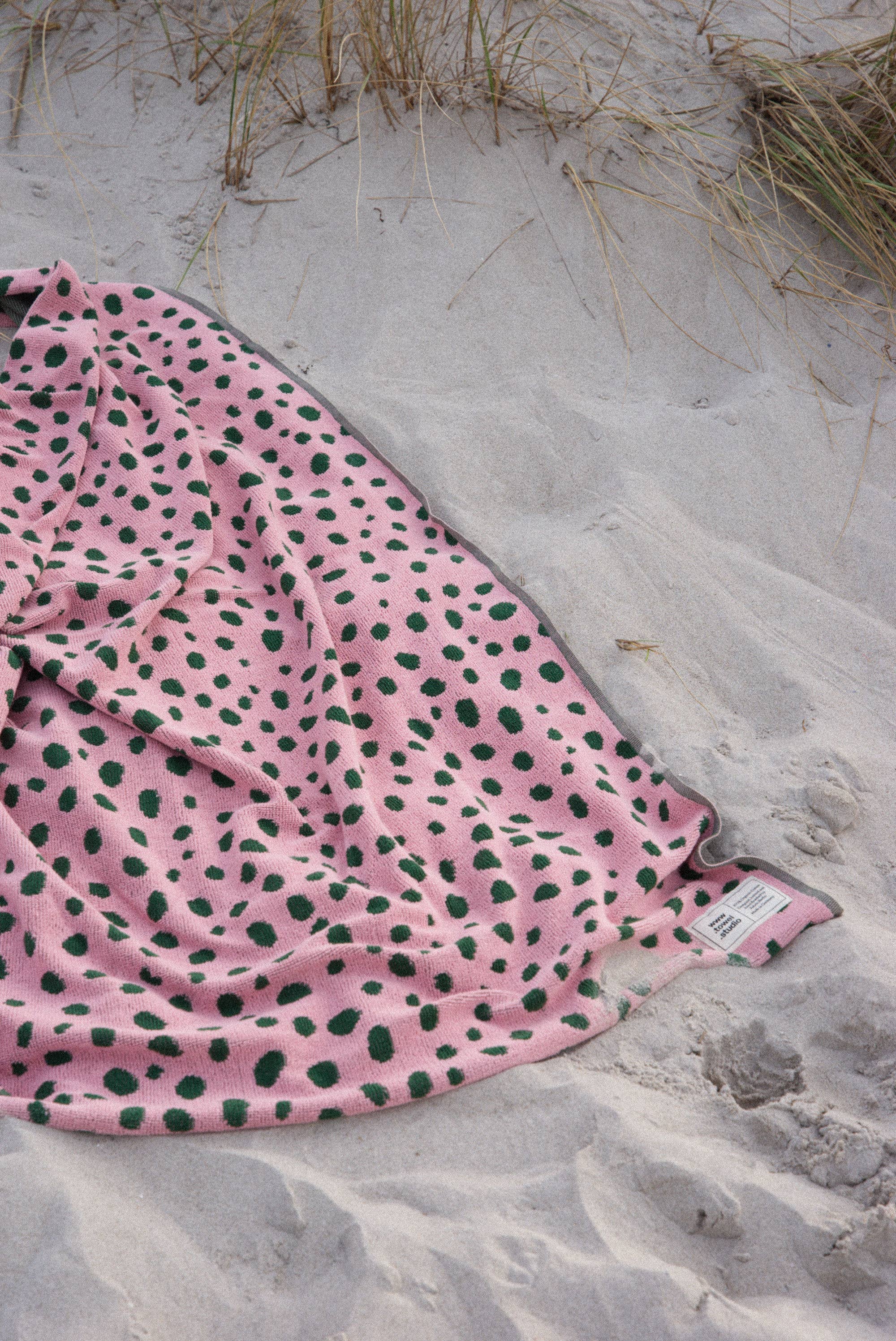 Serviette de plage à motifs galets rose et vert