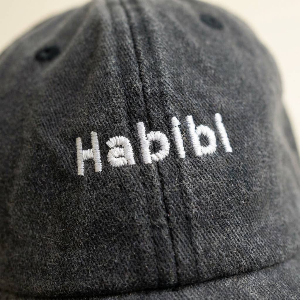 Casquette noire brodée « Habibi » avec inscription en arabe: Black