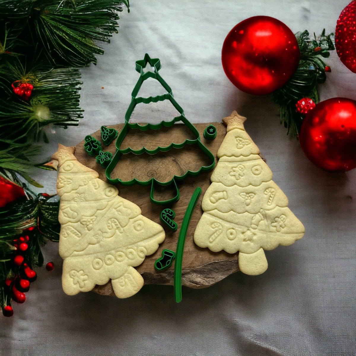 Sapin à décorer (20 cm) + 7 mini tampons – Cookie Cutter: Vert