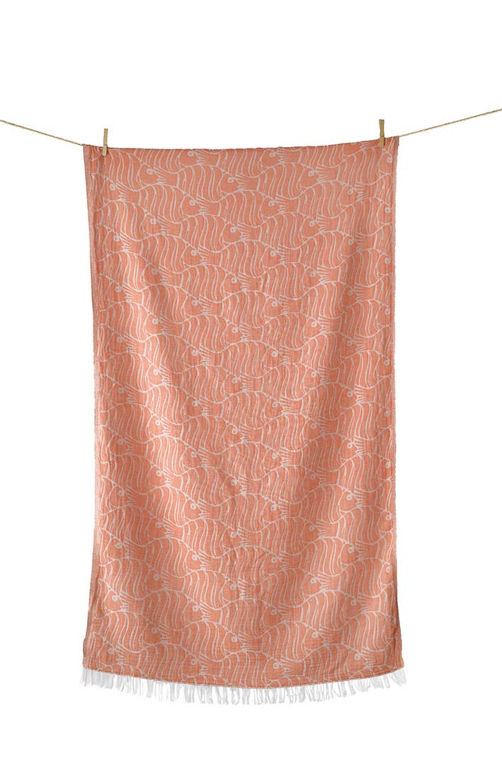 Serviette de plage corail avec motif poisson