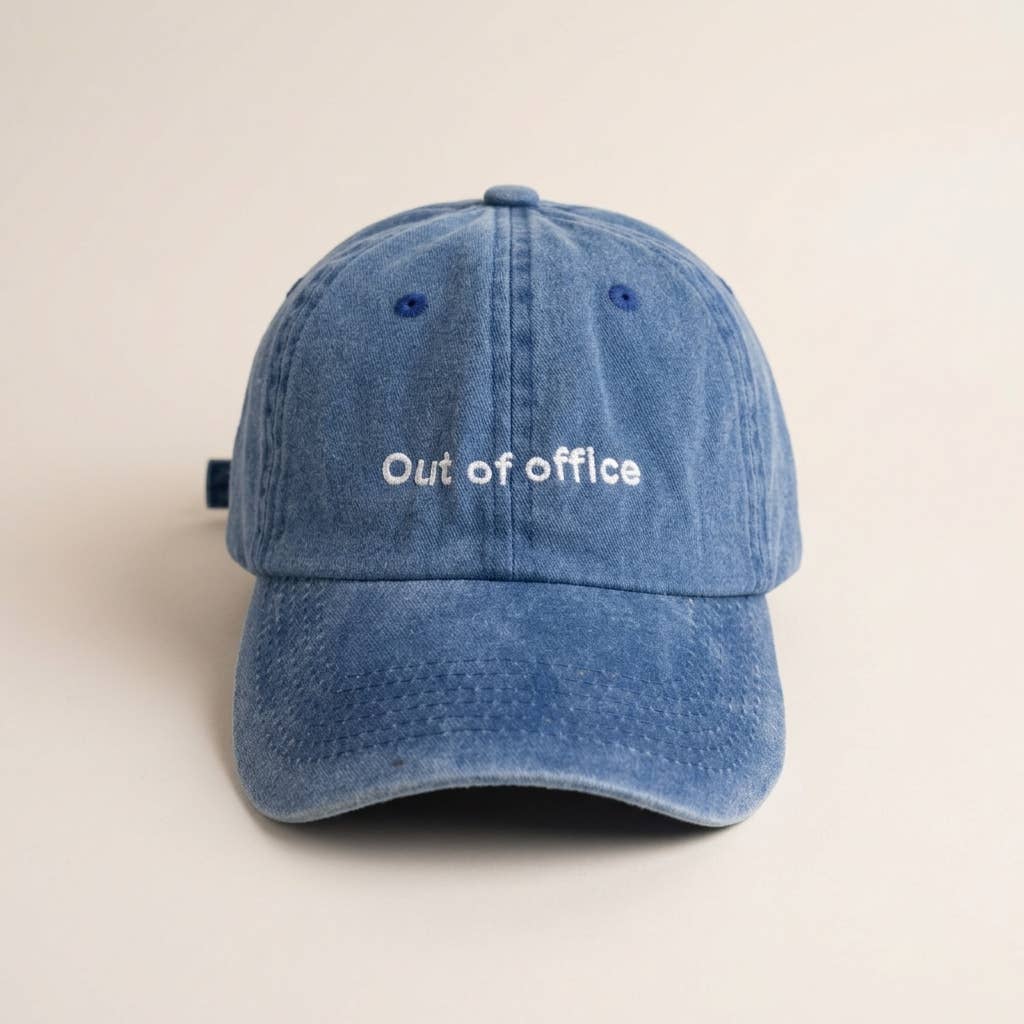 Casquette rose brodée « Hors du bureau »: Black/Gray