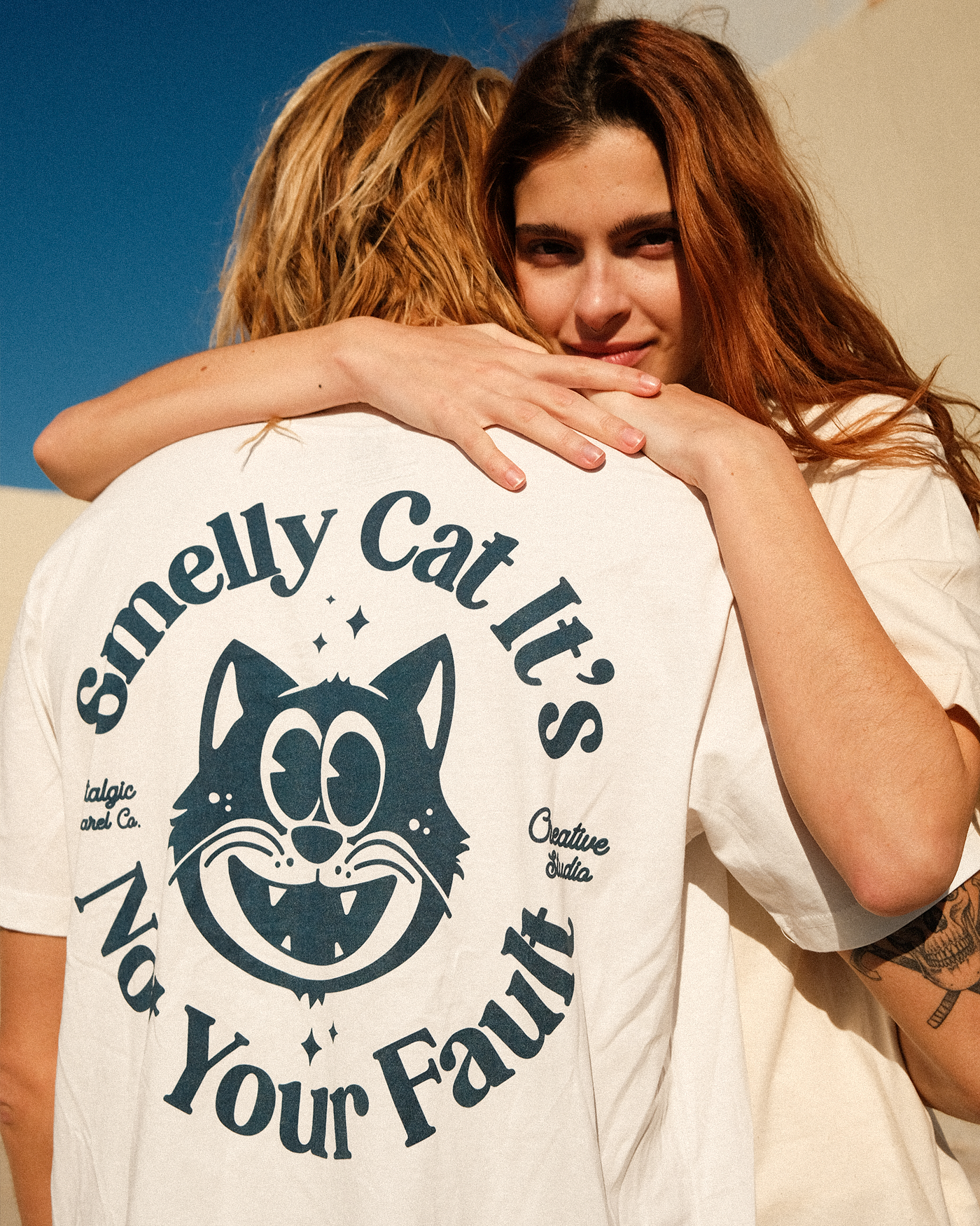 T-shirt unisexe blanc cassé « Smelly Cat » | S / Oversize
