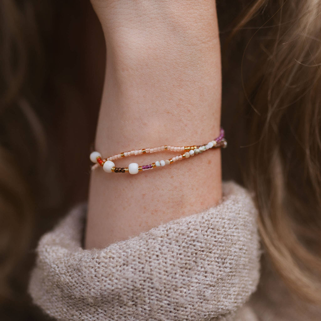 Collection « Été éternel » de bracelets dorés à perles: Violet & Marron
