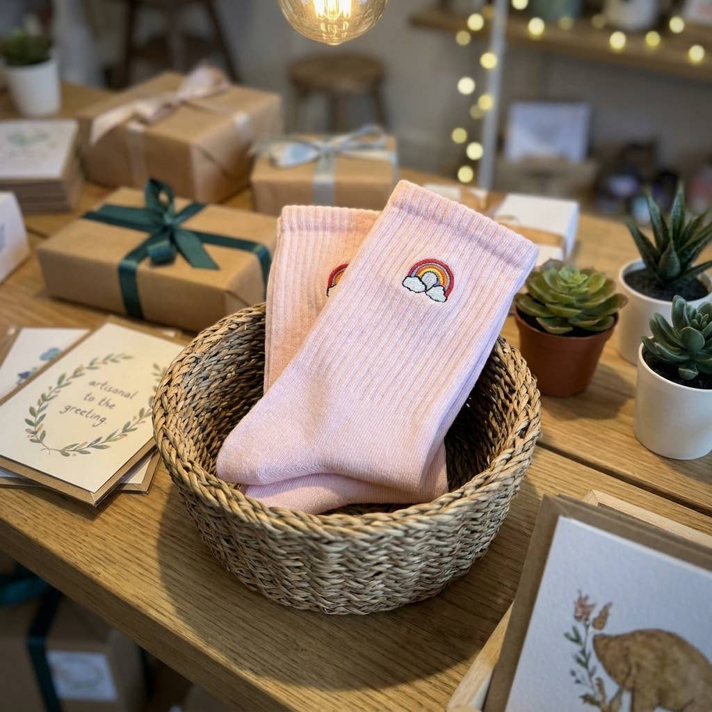 Chaussettes brodées arc-en-ciel — cadeau Pride queer: 37-43