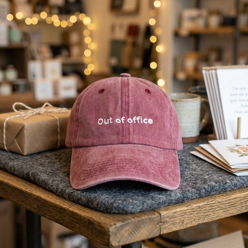 Casquette rose brodée « Hors du bureau »: Black/Gray