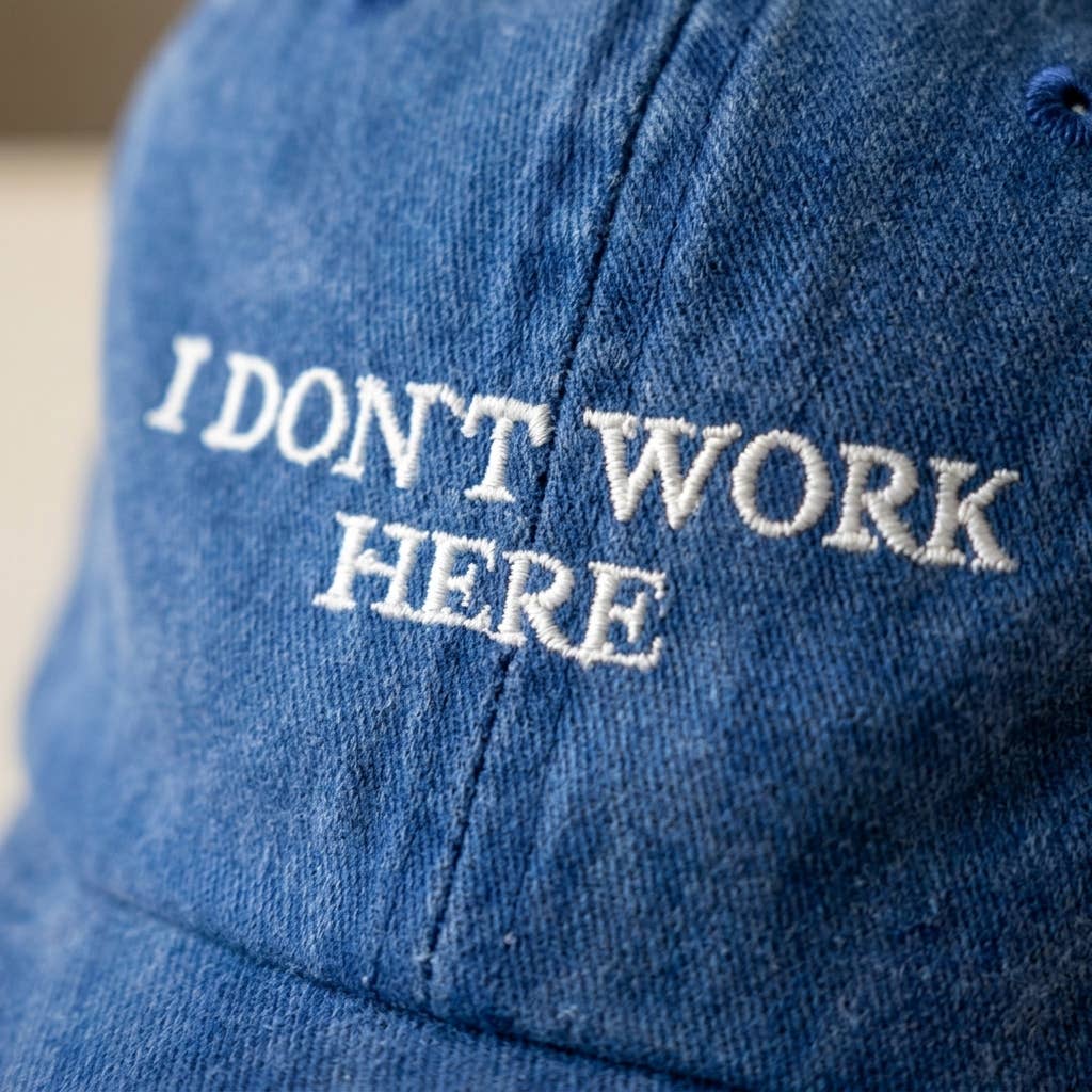 Casquette brodée bordeaux « Je ne travaille pas ici, désolé »: Burgundy