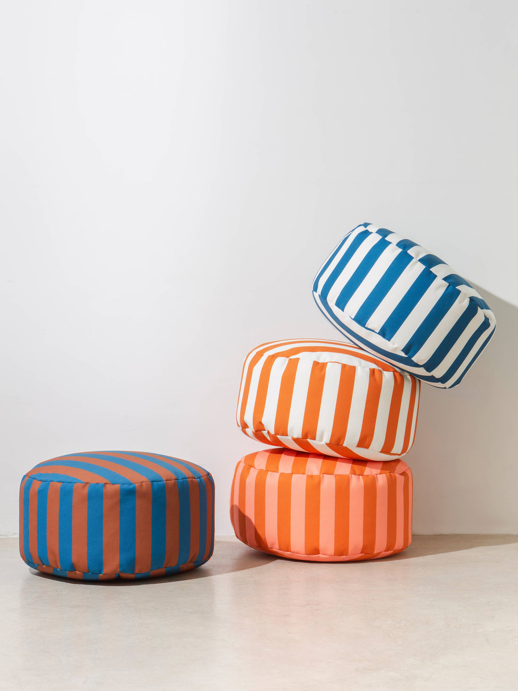 Pouf imperméable marron et bleu extérieur et intérieur