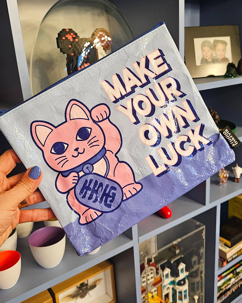 Grande pochette Maneki Neko Faites votre propre chance en plastique recyclé