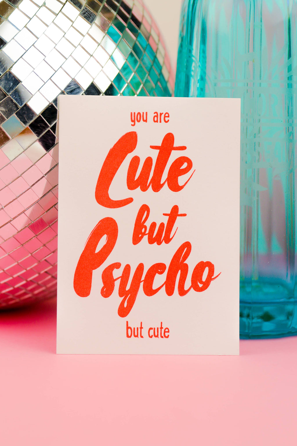 Carte postale risographie néon « Cute but Psycho but Cute »