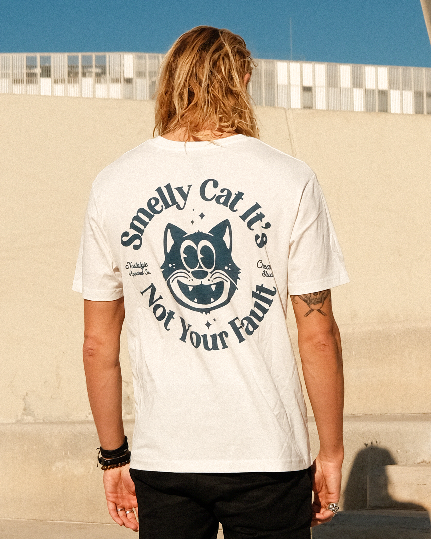 T-shirt unisexe blanc cassé « Smelly Cat » | S / Oversize