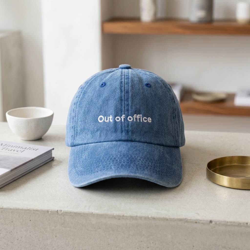 Casquette rose brodée « Hors du bureau »: Black/Gray