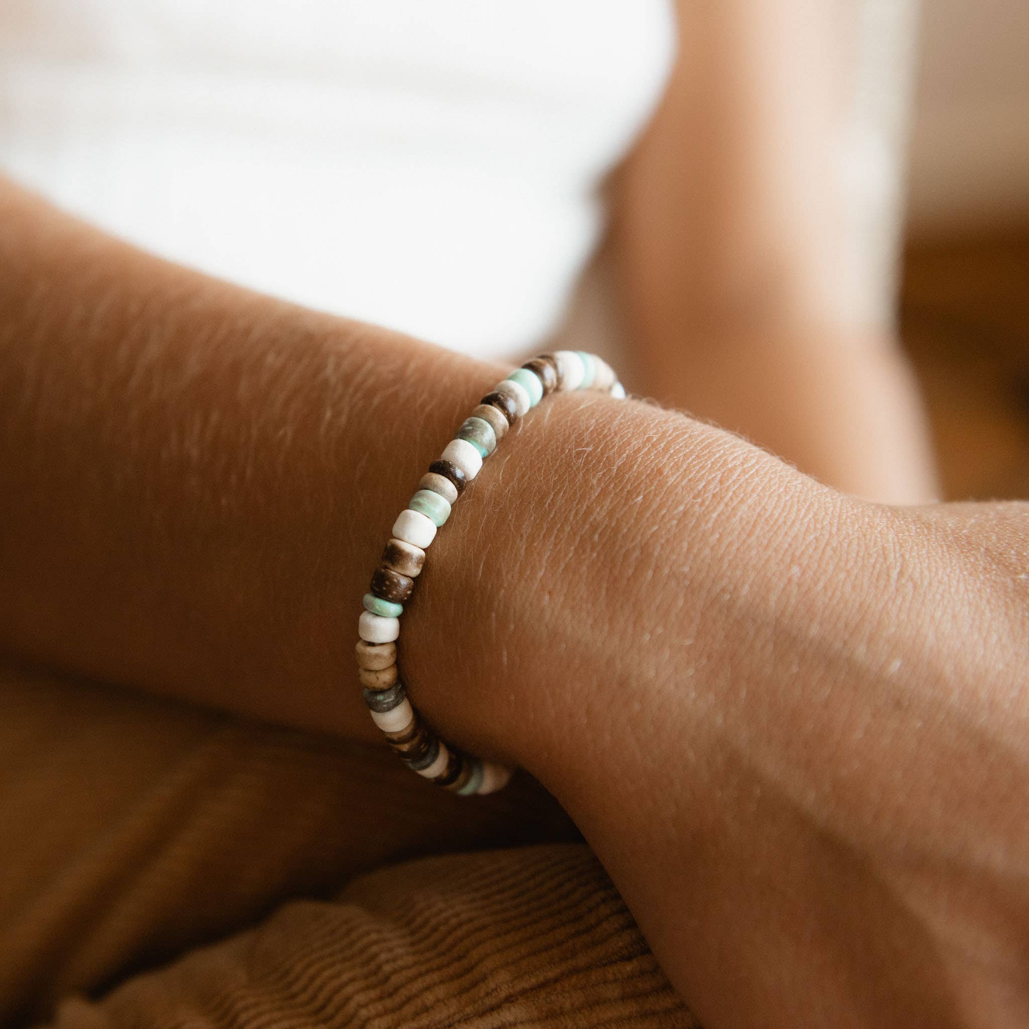 Bracelet à perles Coconut Bay, bracelet empilable réglable: Mélange de bois naturel